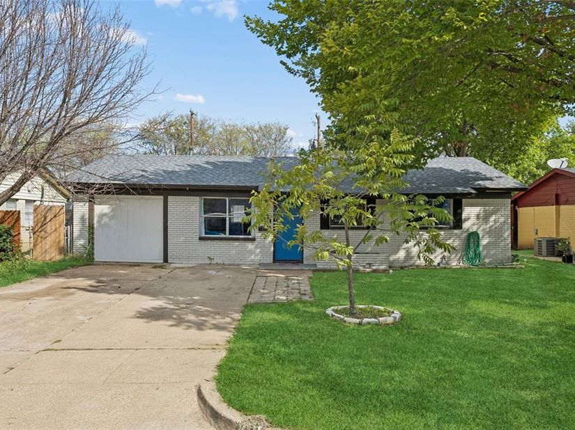 812 W Barron Avenue , Everman Texas 76140
