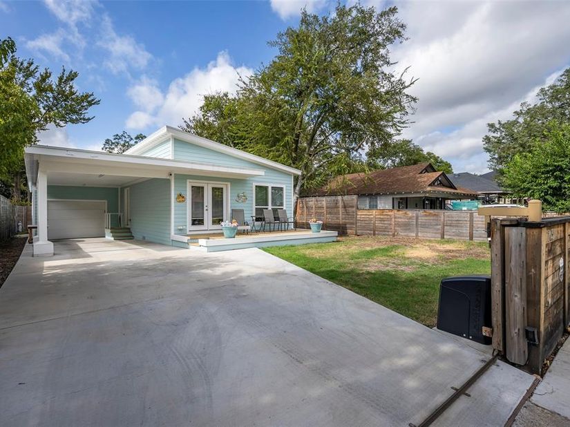 1031  Grandview Avenue , Dallas Texas 75223