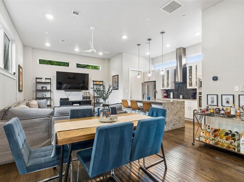 5914  Lindell Avenue  400, Dallas Texas 75206