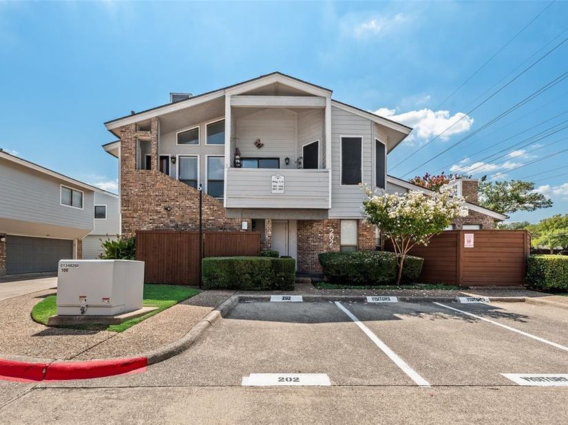 17490  Meandering Way  202, Dallas Texas 75252
