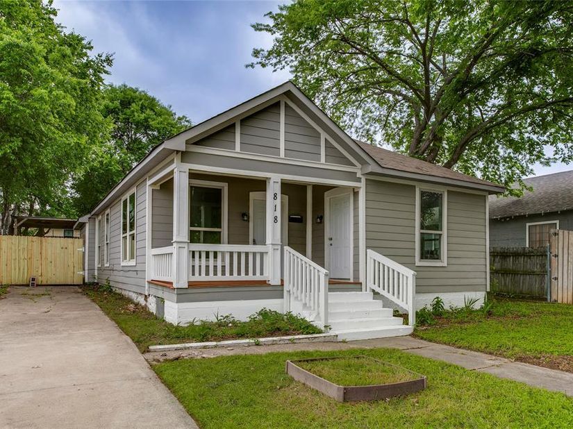 818 E Woodin Boulevard , Dallas Texas 75216