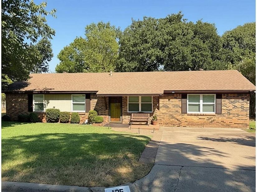125  Glenhaven Drive , Azle Texas 76020