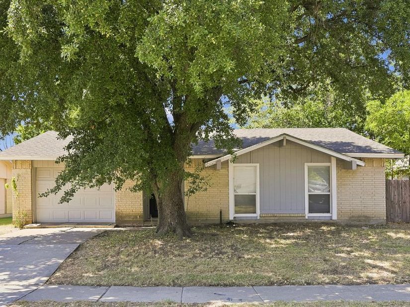 6213  Pine Street , Rowlett Texas 75089