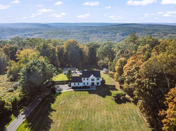 40 Great Ring Road, Newtown CT 06482