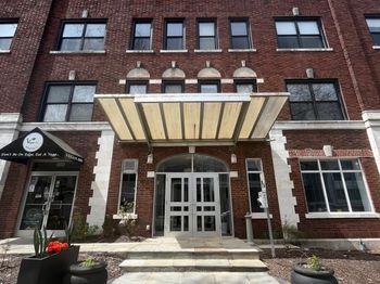 881 Lafayette Boulevard