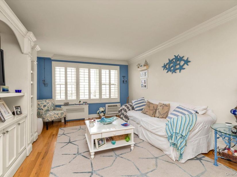 1 E Broadway 6A, Long Beach NY 11561