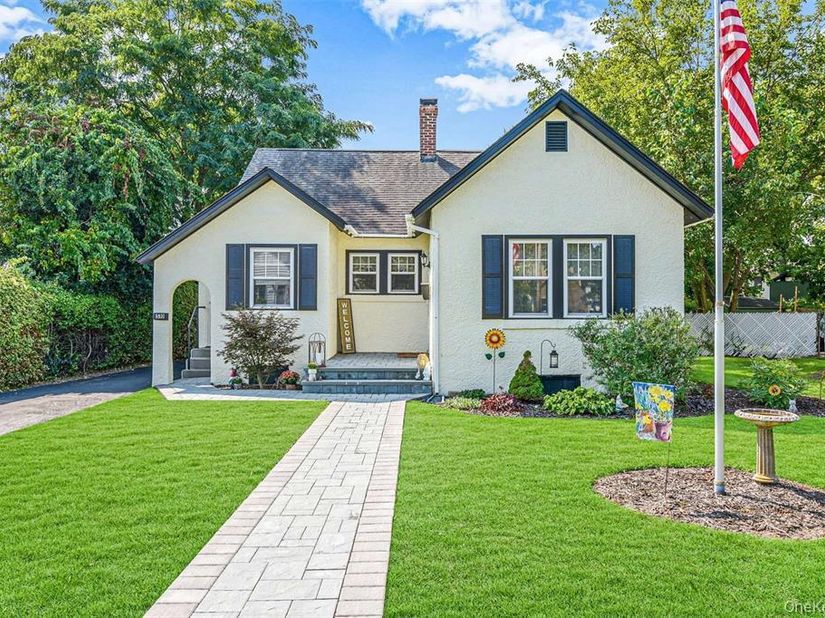 510 Secatogue Avenue, Farmingdale NY 11735