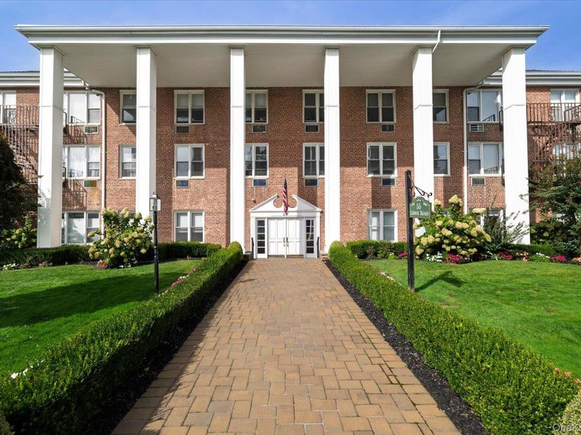 55 Lenox Road 1K, Rockville Centre NY 11570