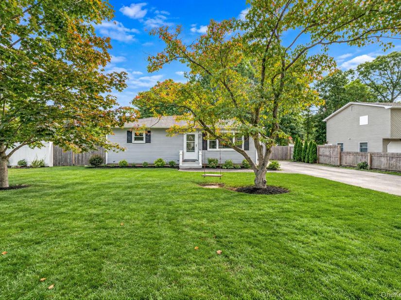 33 Pine Cone Street, Middle Island NY 11953