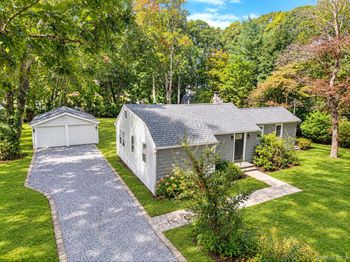 4 Oak Lane