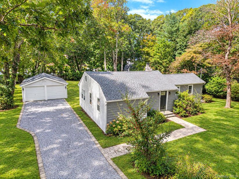 4 Oak Lane, Coram NY 11727