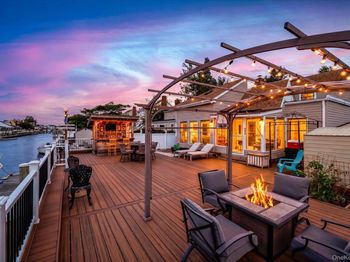 11 W 2nd Street