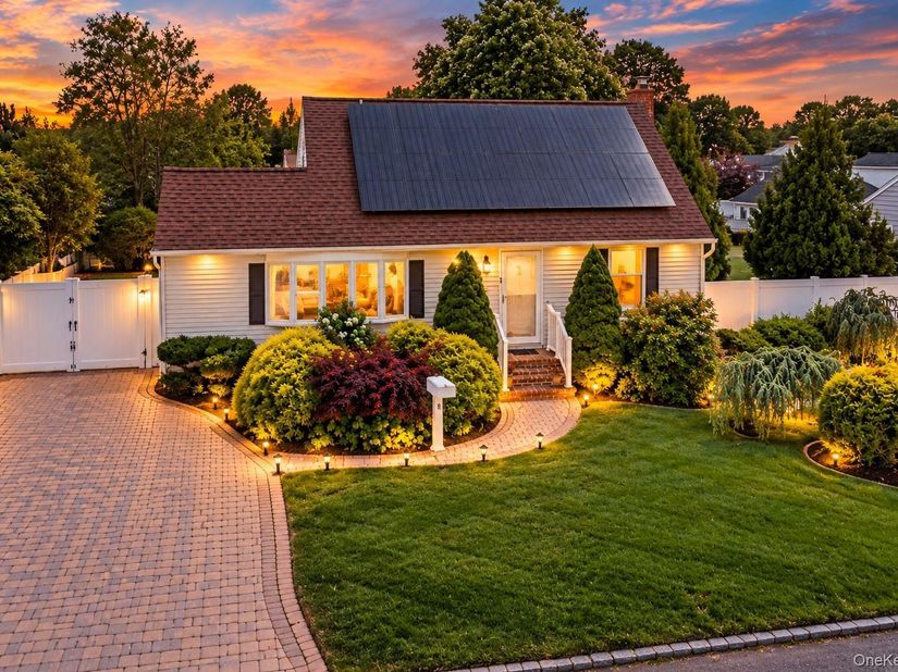 8 Wantagh Avenue, East Islip NY 11730