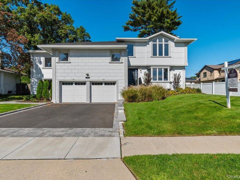 77 Bounty Lane, Jericho NY 11753