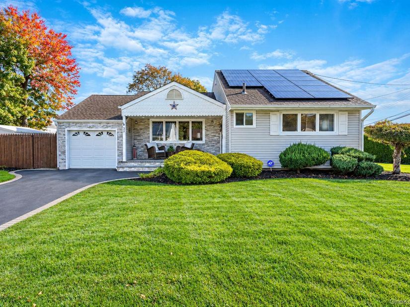 33 Gaulton Drive, North Babylon NY 11703