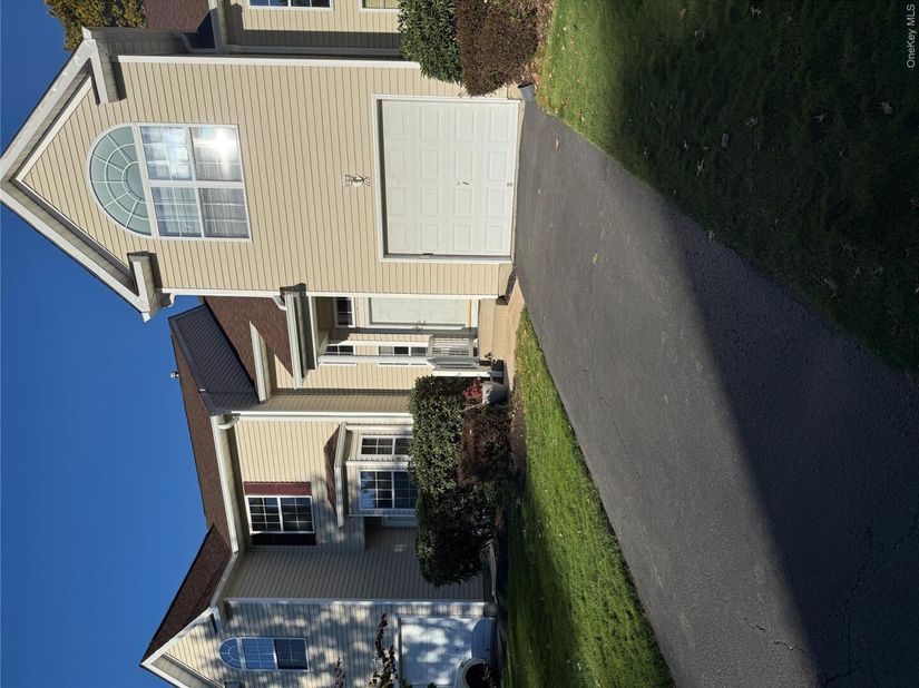 115 Kettles Lane, Medford NY 11763