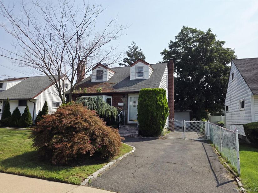 147 Miller Road, Hicksville NY 11801