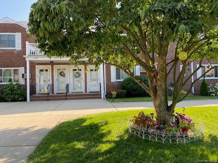 245-32 77th Crescent F1, Glen Oaks NY 11004