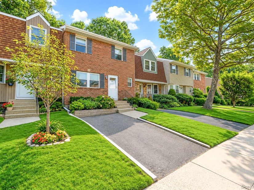 115 Woody Lane, Woodbury NY 11797