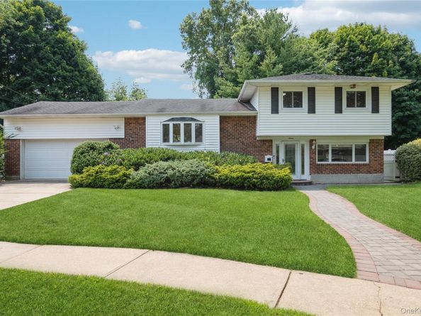 7 Ebb Court, Commack NY 11725