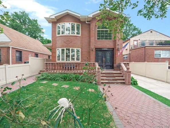 24560 61st Avenue, Little Neck NY 11362