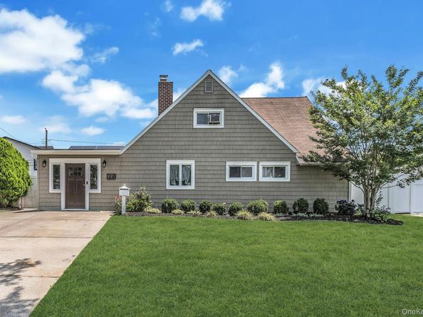 31 Martin Lane, Westbury NY 11590