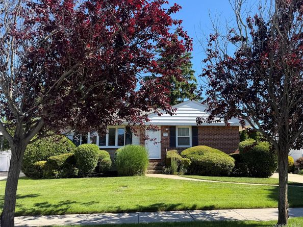 41 Elwood Avenue, Hicksville NY 11801