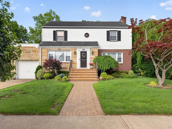 200 Canterbury Gate, Lynbrook NY 11563