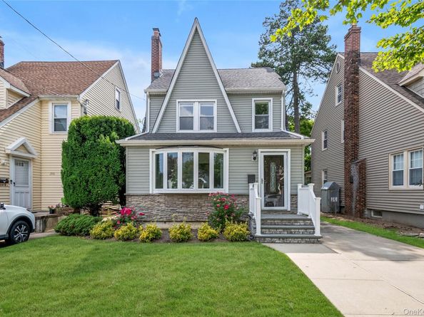 309 Marcellus Road, Mineola NY 11501