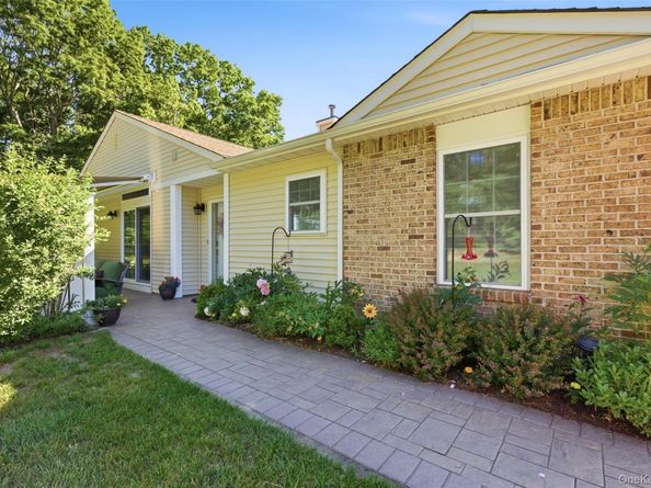 10 Pheasant Trail, Coram NY 11727