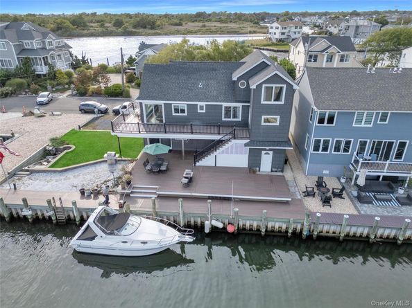 998 Pacific Street, Lindenhurst NY 11757