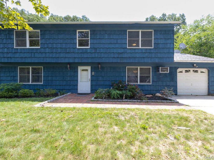 8 Long Meadow Place, South Setauket NY 11720