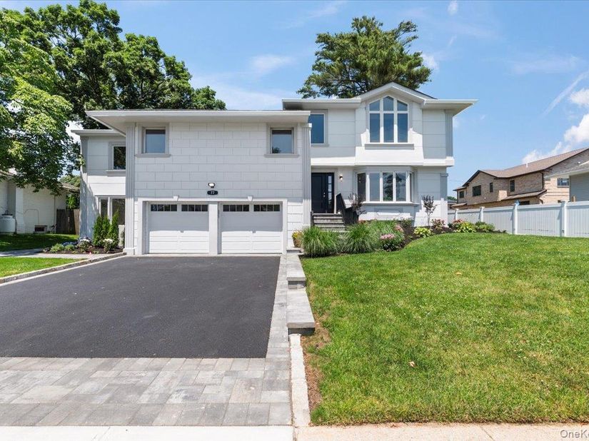 77 Bounty Lane, Jericho NY 11753