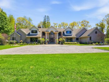 10 Fox Meadow Lane