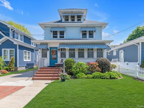40 Rockville Avenue, Rockville Centre NY 11570
