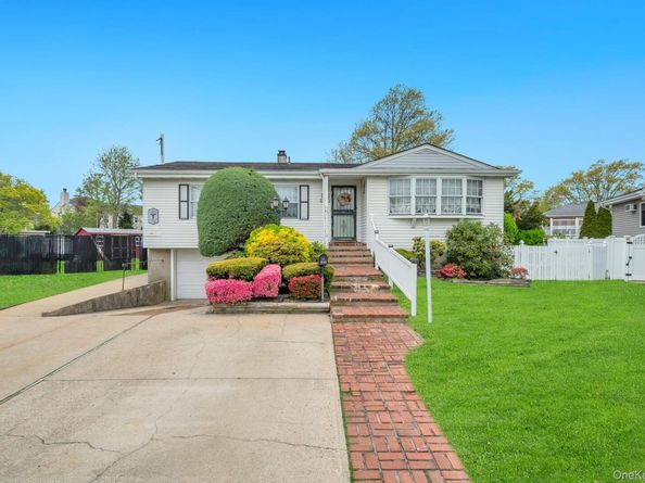 2566 Nelson Drive, Seaford NY 11783