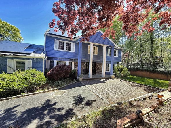 25 Lisa Drive, Dix Hills NY 11746
