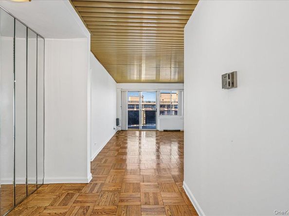 18-15 215th Street 17L, Bayside NY 11360