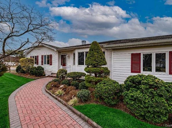 3 Jenny Lane, Holtsville NY 11742