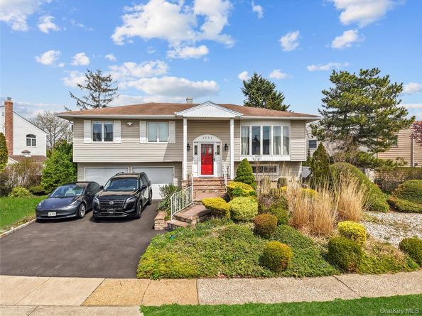 2959 Clubhouse Road, Merrick NY 11566