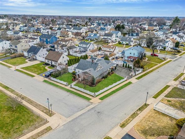 2 Drake Lane, Levittown NY 11756
