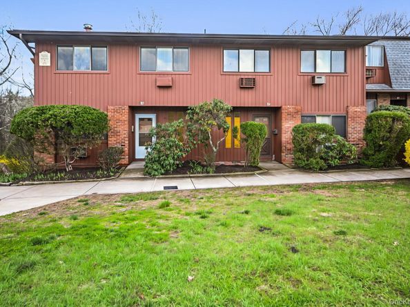 105 Coachlight Square, Montrose NY 10548