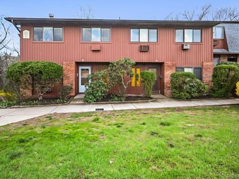 105 Coachlight Square