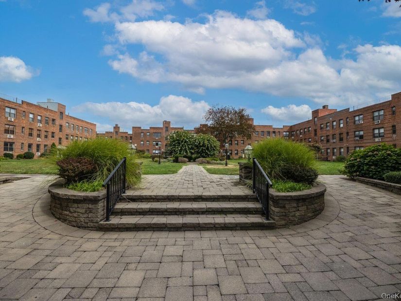 1 Jefferson Avenue H8, Rockville Centre NY 11570