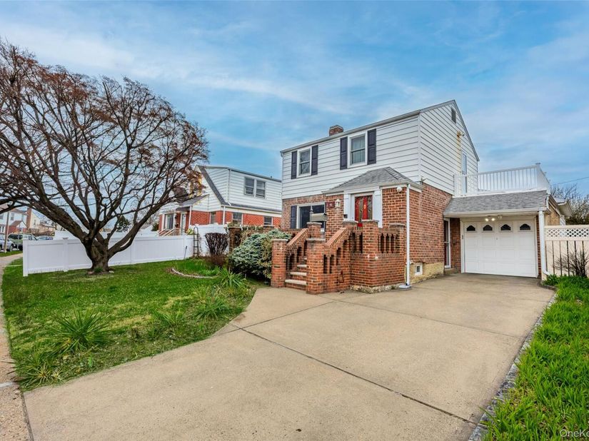 82 Cerenzia Boulevard, Elmont NY 11003