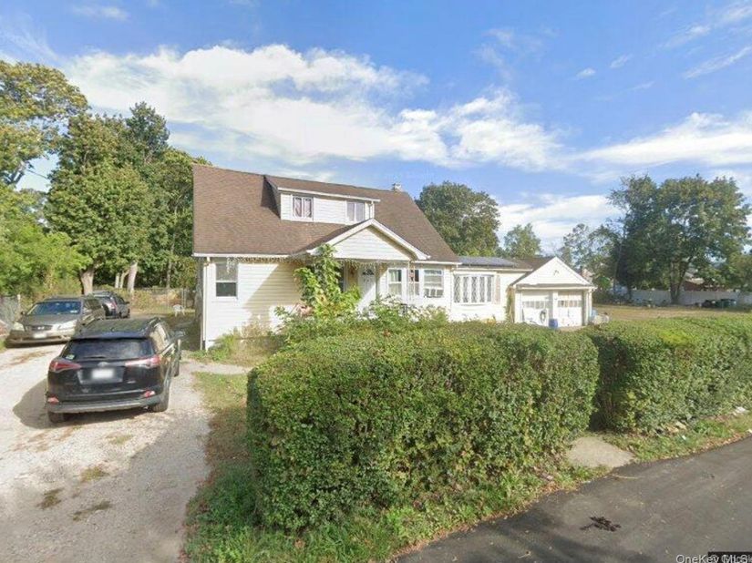 245 Acorn Avenue, Central Islip NY 11722
