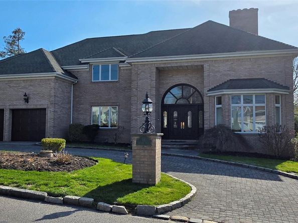 14 Potters Lane, New Rochelle NY 10805