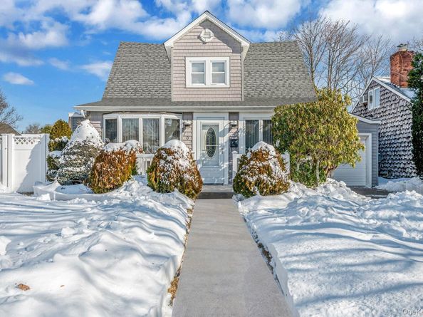 704 S 5th Street, Lindenhurst NY 11757