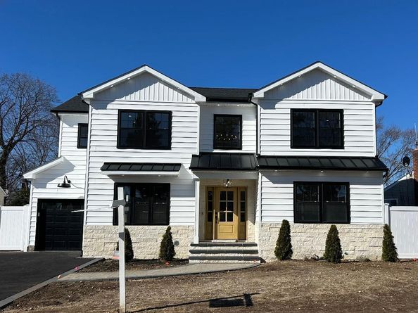 26 Essex Road, Bethpage NY 11714
