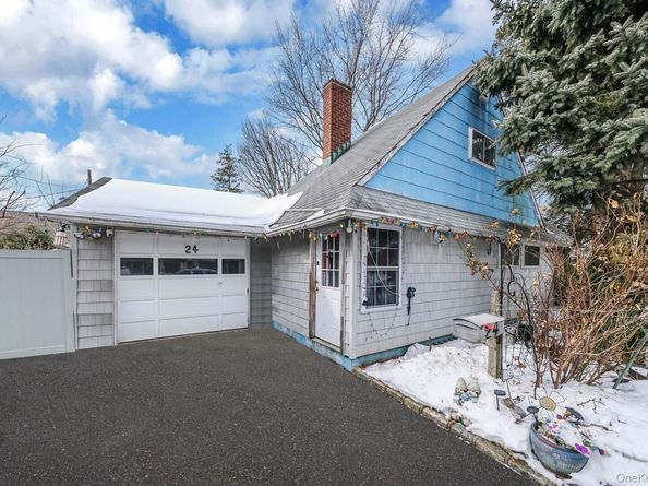 24 Beacon Lane, Hicksville NY 11801